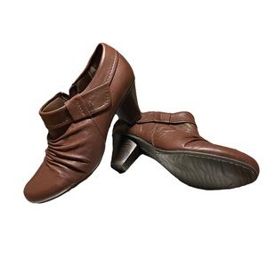 BareTraps Fallon Leather Ankle Bootie Women’s Size 10 Brown Slip-On Block Heel
